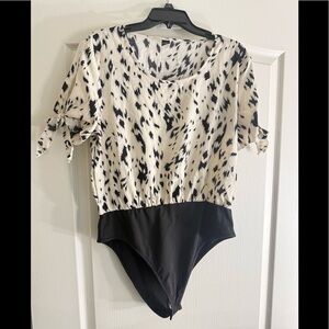 Ivory / black animal print short sleeve bodysuit